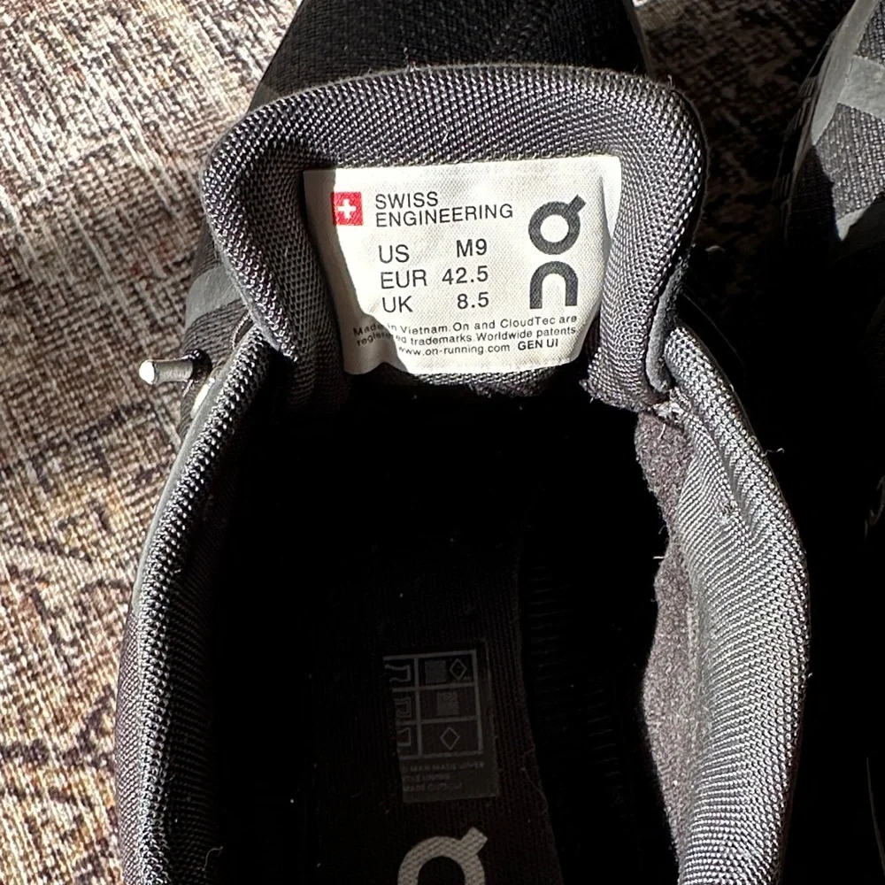 On Running Men's Black Sneakers size 9 - Picture 5 of 8